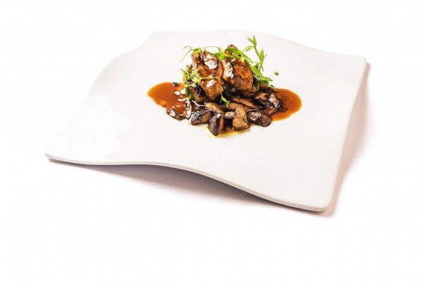 Foie gras poêlé, mushrooms, Cerdanya trinchat and meat juice.