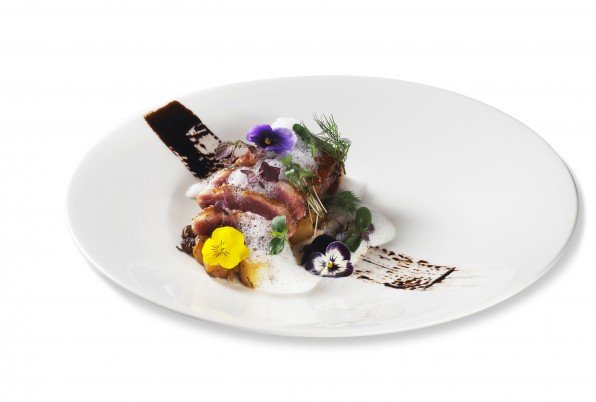 Duck breast at low temperature, aromas of cooking juice and sour apple air.